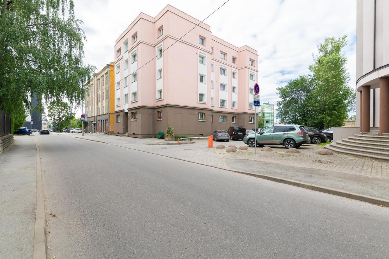 Cozy Stylish Studio Apartment With Free Parking By Centralapartments Tallin Exterior foto